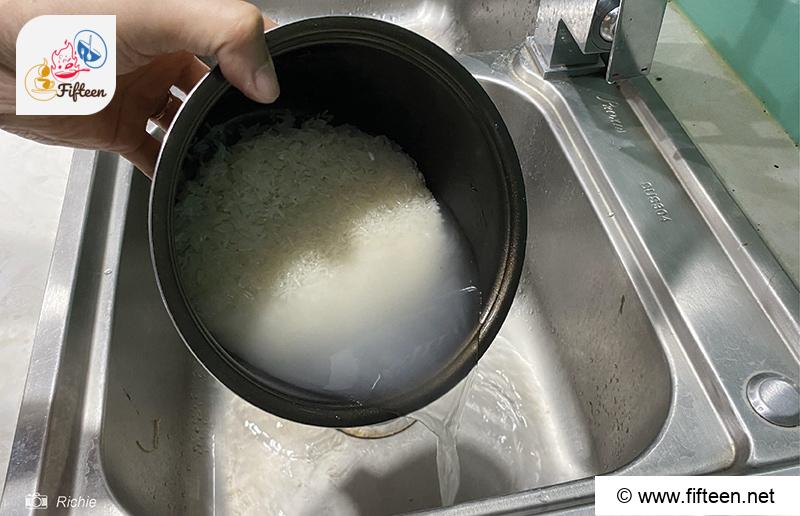 Helps Prevent The Rice From Getting Too Dry