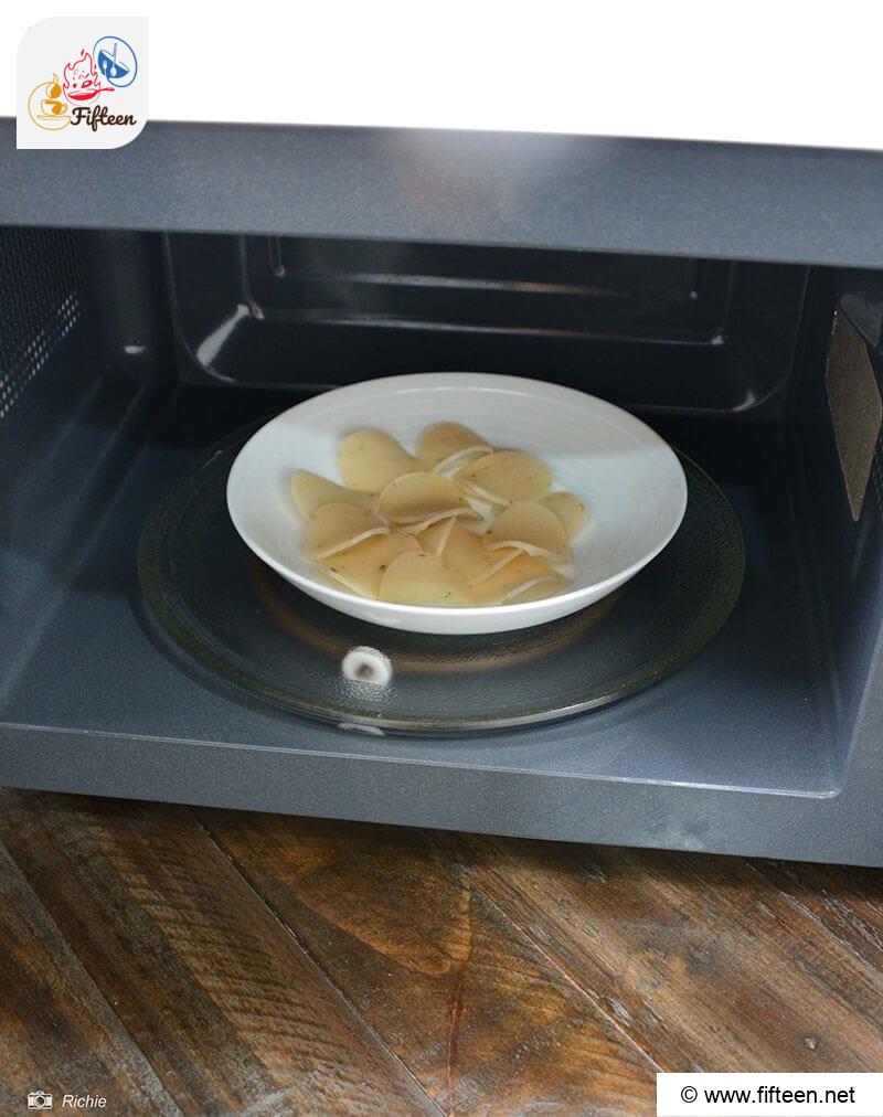Microwave The Crackers