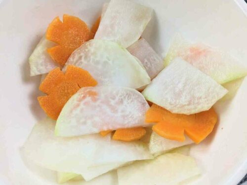 Banh Tom Ho Tay Step 1 Prepare the Pickled Vegetables